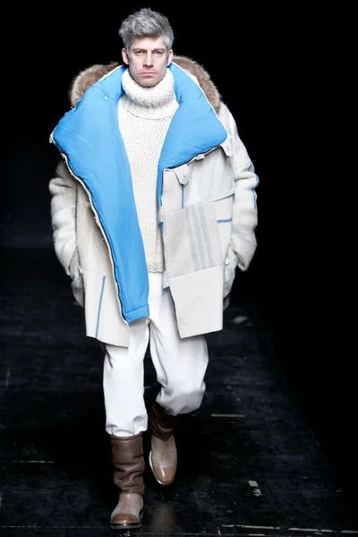 Look 25